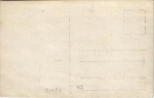 Hévíz (?), fürdő, öltözőkabinok a víz felett, tó, fürdőzők. photo (vágott / cut)