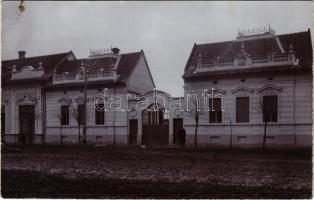 Orosháza, ikerház közös bejárattal a Nagy utcában (ma Táncsics Mihály utca 26-28.). photo (fl)