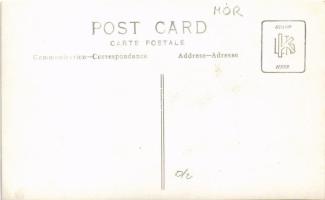 Mór, Szent Kereszt templom a Vasút utca felől, utcai sokadalom. photo