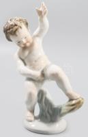 Herendi pisilő puttó. Terv.: Nemes György. Kézzel festett, jelzett, hibátlan, m: 19 cm