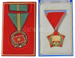 1964. "A Haza Szolgálatáért Érdemérem bronz fokozat" zománcozott bronz kitüntetés mellszalagon, szalagsávval eredeti, enyhén sérült tokban + 1978. "Kiváló Munkáért" aranyozott, rátétes, műgyantás kitüntetés mellszalagon, eredeti tokban T:AU,XF