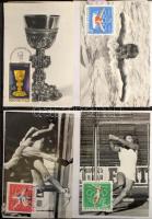 ~2.400 db főleg magyar Carte Maximum benne sorozatok, blokkok, önálló értékek, régebbi bélyegek későbbi bélyegzéssel, sok másodpéldány stb. albumokban, berakókban, banános kartonban és kisebb hullámkarton dobozban. Érdemes megnézni!!!