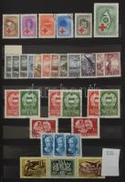 Kaotikus nagy magyar anyag, főleg modern bélyegek rengeteg postatisztával, blokkokkal (betapadások) ...