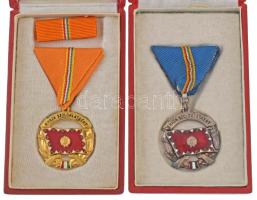 1964. "A Haza Szolgálatáért Érdemérem" (2xklf) arany fokozat, zománcozott, aranyozott bronz kitüntetés eredeti dísztokban szalagsávval + ezüst fokozat, zománcozott, ezüstözött bronz kitüntetés eredeti dísztokban T:AU,XF patina