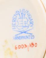 Herendi Viktória mintás szív alakú bonbonier rózsa fogóval. Jelzett, kézzel festett, rózsákon minimá...