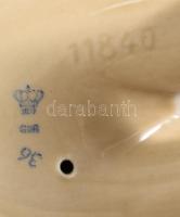 Lippelsdorf 2 darab historizáló figura. Jelzett, hibátlan, 17x16 cm, 23x20 cm