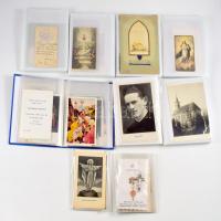 Vegyes szentkép és vallási témájú nyomtatvány tétel, közte régi, litho darabokkal, szentföldi emlék földdel és kődarabokkal, stb.