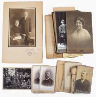 cca 1880-1910 Vegyes fotó tétel: keményhátú fotók (többségében külföldi műtermekből), portrék, városképek, sztereófotó, stb., összesen 24 db, változó méretben és állapotban