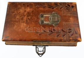 cca 1880-1900 Régi családi fotóalbum 38 db vegyes méretű fotókkal, szecessziós dombornyomott bőr köt...