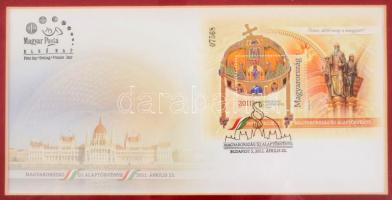 2011 Magyarország új alaptörvénye blokk FDC-n, üvegezett keretben