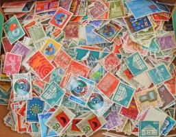 Svájc: egy gyűjtő fölösleges példányai, több ezer bélyeg a klasszikusoktól szinte napjainkig, szaloncukros dobozban