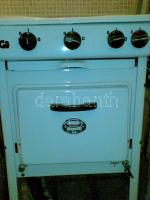 cca 1950 Kiváló állapotban lévő, tiszta, zománcozott gáztüzelésű sparhelt. (a tűzhelyt a XIII. Lehel tértől a vevőnek kell elszállítani)