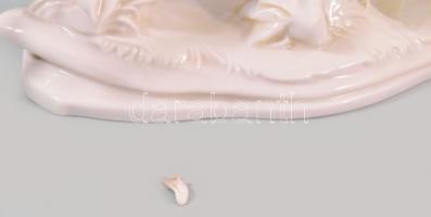 cca 1930 Karl Ens vágtázó lópár. Jelzett, egyik farok vége letört, de megvan, 30x24 cm