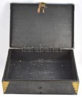 Fém és réz díszdoboz, javítandó zsanérokkal, 24x35 cm