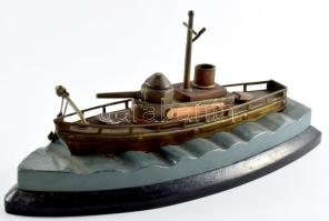 Hadihajó makett, réz, fa, h. 28 cm