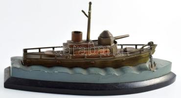 Hadihajó makett, réz, fa, h. 28 cm