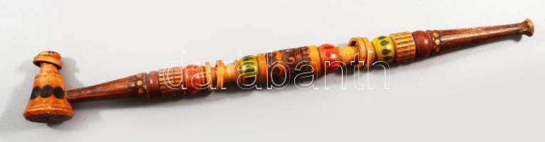 Vegyes bolhapiac tétel: fém ördögfej, faragott fa ládika, tuskészlet