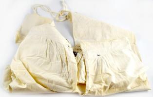 Antik férfi bugyogó, belehímzett BS monogrammal.