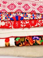 6 darab kézzel hímzett párnahuzat, Magyarország különböző területeiről, közte bontott, közte jó gyűjtői darabokkal.