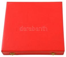 1970 k. "BM Határőrség" jelzett hollóházi porcelán plakett eredeti dísztokban (151x158mm) ...