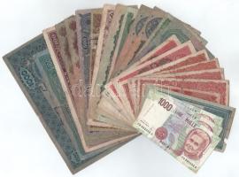 Vegyes, 25db-os magyar forint - pengő - korona és osztrák korona tétel, közte 1902. 1000K piros "MAGYARORSZÁG" felülbélyegzéssel, sarokhiánnyal + 1944. 20P "A Vöröshadsereg Parancsnoksága", stb. + közte 3db Olaszország 1990. 1000L T:F,VG, közte pár G Mixed, 25pcs Hungarian and few Austrian banknote lot with 3pcs Italian 1990. 1000 Lire banknote. C:F,VG, including few G