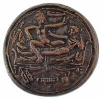 DN Erotikus jelenetet ábrázoló egyoldalas, öntött bronz plakett (73mm) T:AU