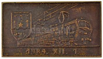 1984. "Miskolc-Hidasnémeti vasútvonal villamosítása 1984. XII. 1." egyoldalas, öntött bronz emlékplakett karton tokban (~55,5x101mm) T:AU