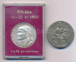 Vegyes, 2db-os vallási érem tétel, benne: DN "Sanctus Emericus / Patrona Hungariae" kétoldalas fém medál fül nélkül (32,5mm) + Lengyelország 1983. "II. János Pál" kétoldalas fém emlékérem eredeti műanyag tokban + T:AU,VF, repedt tok, kis ph. / fülnyom? Mixed, 2pcs religion medallion lot, including ND "Sanctvs Emericvs / Patrona Hvngariae" two-sided metal medal without ear (32,5mm) + Poland 1983. "Joannes Pavlvs II / 16-22. VI. 1983 - Polska" two-sided metal medallion in original plastic case C:AU,VF, damaged case, small edge error / earmark?