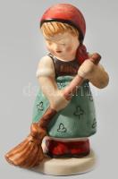 Hummel seprűs lányka. Mázas kerámia, kézzel festett, jelzett, apró kopással 13 cm
