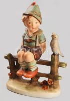 Hummel kerítésen ülő fiú, cca 1940, 111-es sorszámmal, jelzett, hibátlan , m: 14 cm