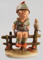 Hummel kerítésen ülő fiú, cca 1940, 111-es sorszámmal, jelzett, hibátlan , m: 14 cm