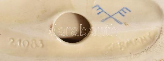 Német porcelán rokokó pár. Kézzel festett, jelzett, kopással sz: 13 cm