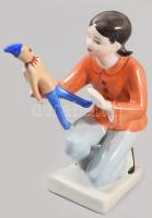 Hollóházi bohóccal babázó kislány. Jelzett, kézzel festett, hibátlan, m: 12 cm