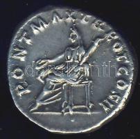 Római Császárság TRAIANUS 98-117. Denar Ag T:2