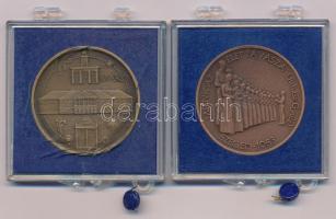 1983. ",,Miénk az élet tavasza" (Juhász Gyula) Szeged 1983 / 75 éves a Szakszervezetek Szegedi Általános Munkáskórusa" kétoldalas bronz emlékérem, plombált műanyag tokban (42,5mm) + Lapis András (1942-) DN "Makó / Szeged Tourist" kétoldalas bronz emlékérem, sérült műanyag tokban (42,5mm) T:UNC,AU