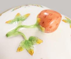 Herendi Viktória mintás fedeles edény eperfogóval. Jelzett, kézzel festett, hibátlan, 11x11x15 cm