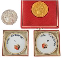 1980 k. "PMSC (Pécsi Munkás SC) tömegsport" I. és III. helyért járó mázas kerámia díjérem gyártói jelzés nélkül, tokban (60mm) + 1960. "Egy napot Pécsért" egyoldalas aranyozott és ezüstözött emlékérem egy tokban (2xklf) (49mm) T:AU,VF
