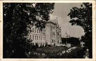 1938 Budapest XII. Svábhegy, zárda (kis szakadás / small tear)
