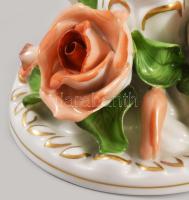 Herendi gyertyatartó, plasztikus rózsa díszítésekkel. Jelzett, hibátlan, m: 13 cm