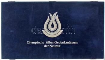 "Olympische Silber-Gedenkmünzen der Neuzeit" éremsor dísztokja, egy beépített tálcával, be...