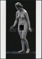 cca 1928 Jean-Marie Auradon (1887-1958) francia fotóművész felvétele (Akt), 1 db modern nagyítás, jelzés nélkül, 21x15 cm