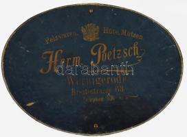 cca 20. sz. eleje, Herm. Poetzsch kalap- vagy fejfedőtartó, benne simítóval, kopással, 33x27 cm