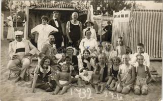 1914 Grado, fürdőző társaság, öltöző kabinok / beach, bathers, dressing cabins. photo (EK)