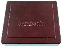 Mahagóni fa érmetartó kazetta bársonybéléssel, 1db beépített + 1db kivehető tálcával, összesen 24db ...