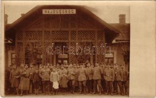 Hajdúdorog, vasútállomás, katonák csoportja. photo (EK)