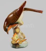 Herendi madár pillangóval. Kézzel festett, jelzett, pillangó ragasztott. 15 cm