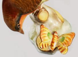 Herendi madár pillangóval. Kézzel festett, jelzett, pillangó ragasztott. 15 cm