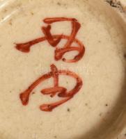 cca 1880 Japán váza pár. Japán, Meidzsi-kor, kézzel festett, jelzett, egyiken erős mázrepedéssel, m:...