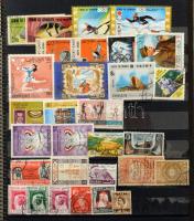 Sok száz arab motívum bélyeg sorokkal, néhány blokkal 10 lapos A4-es spirálos berakóban