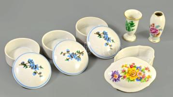6 darab magyar porcelán dísztárgy, közte Herendi fogpiszkatartó, Herendi váza, Zsolnay bonbonier, Hollóházi bonbonierek.